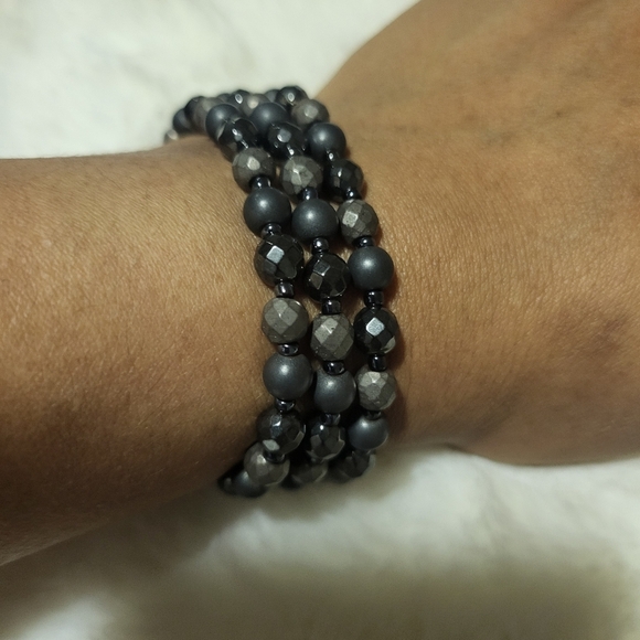 Jewelry - Elegant Black Beaded Bracelet